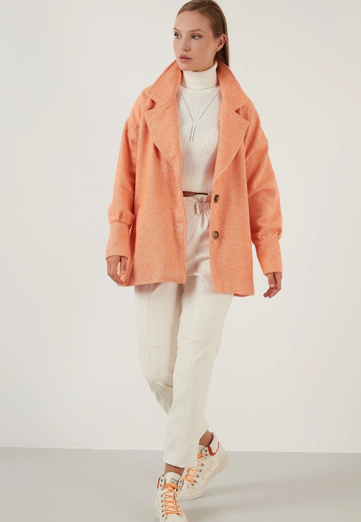 LELA Loose Fit - Abrigo Corto - Orange - Imagen 2