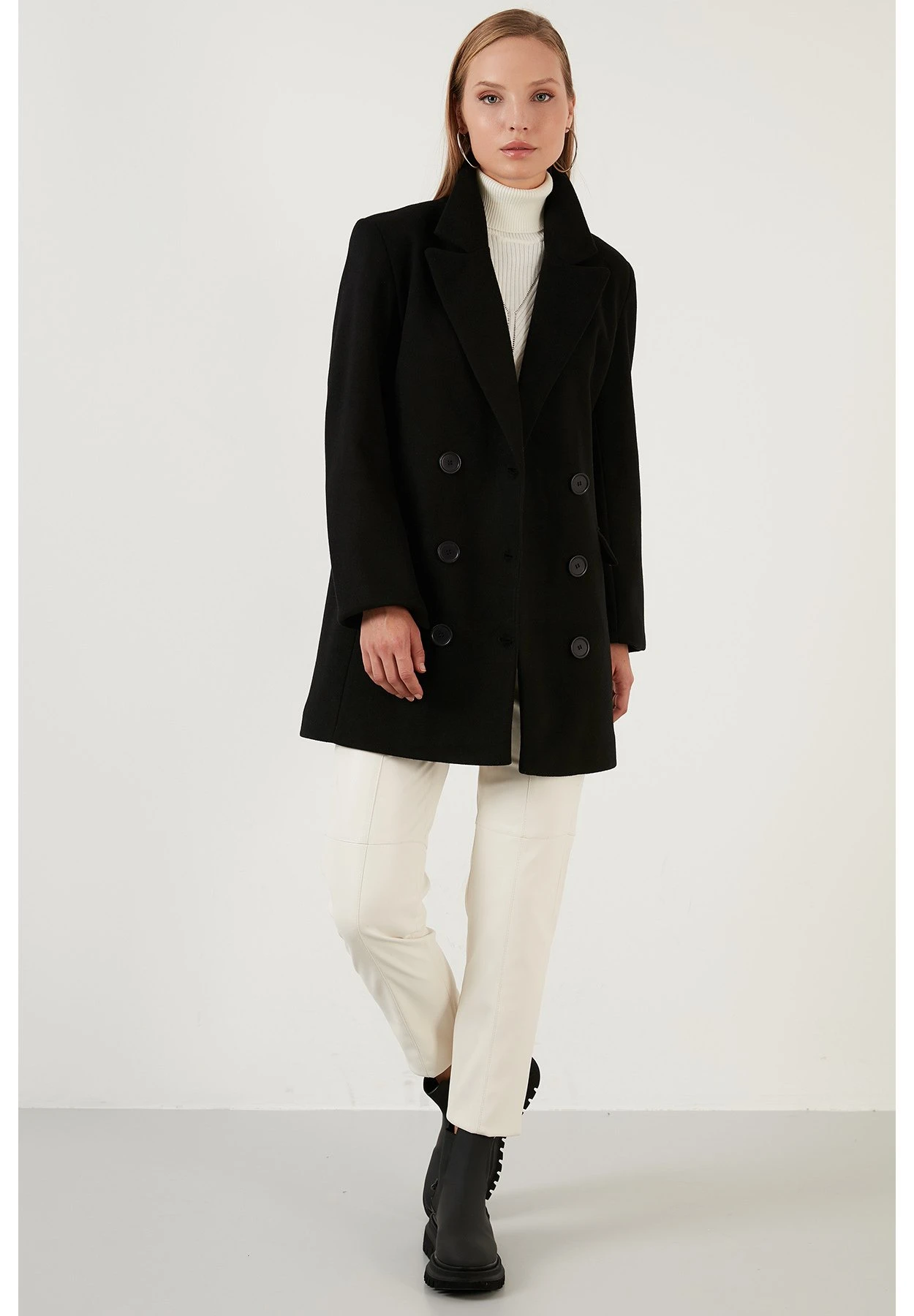 LELA Abrigo Corto - Black - Imagen 2