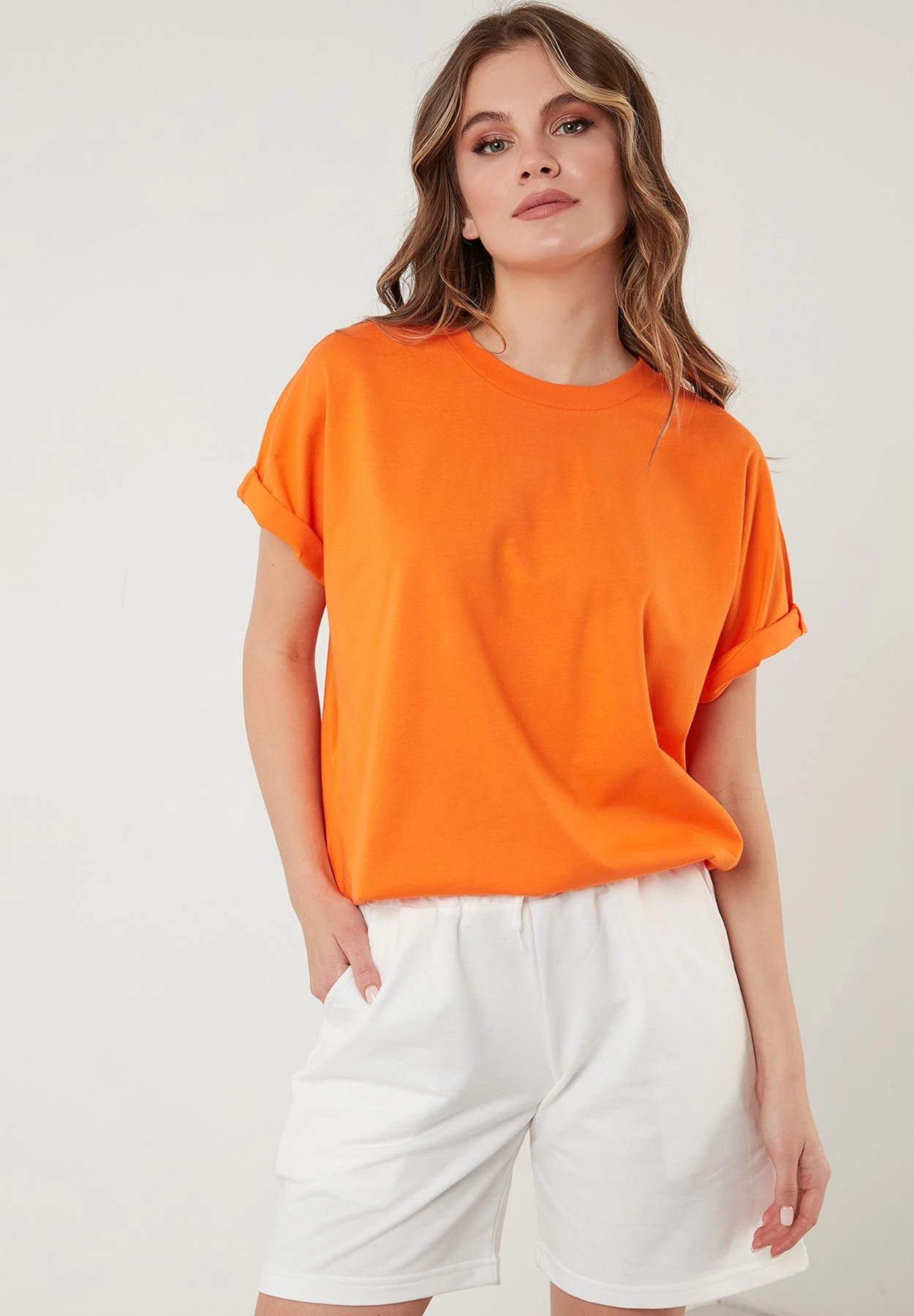 LELA Crew Neck- Camiseta Básica - Orange Color - Imagen 5