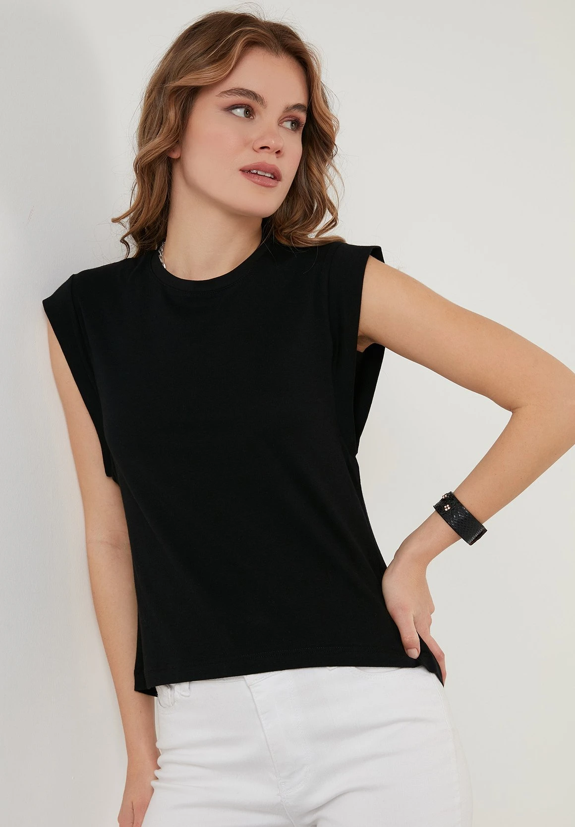 LELA Crew Neck- Top - Black - Imagen 4