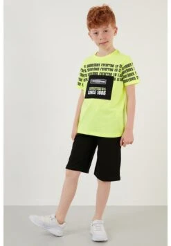 LELA Regular Fit Shorts And T-Shirt - Shorts - Neon Yellow