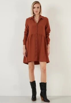 LELA Regular Fit - Vestido Camisero - Brick Red