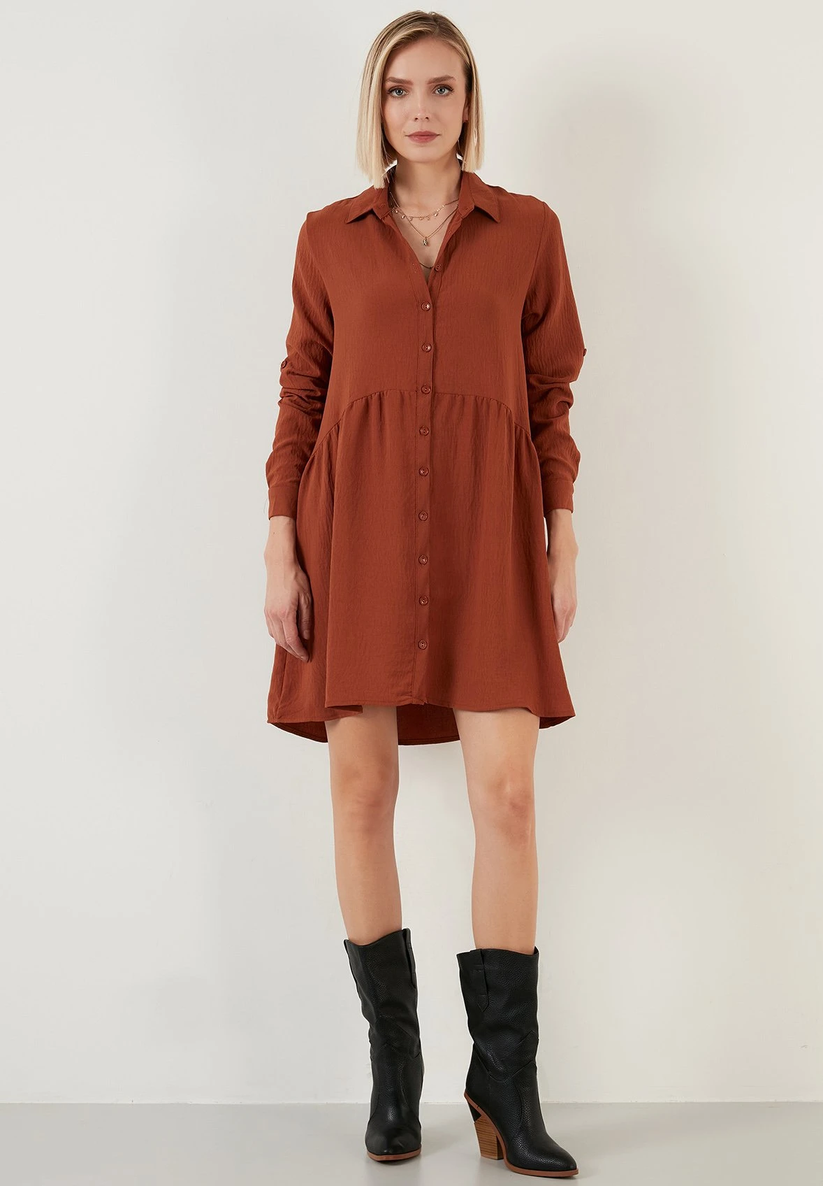 LELA Regular Fit - Vestido Camisero - Brick Red