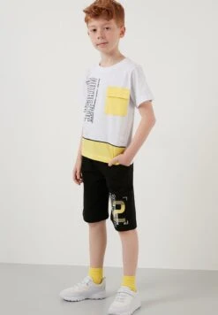 LELA Regular Fit Shorts And T-Shirt - Chándal - White/Yellow