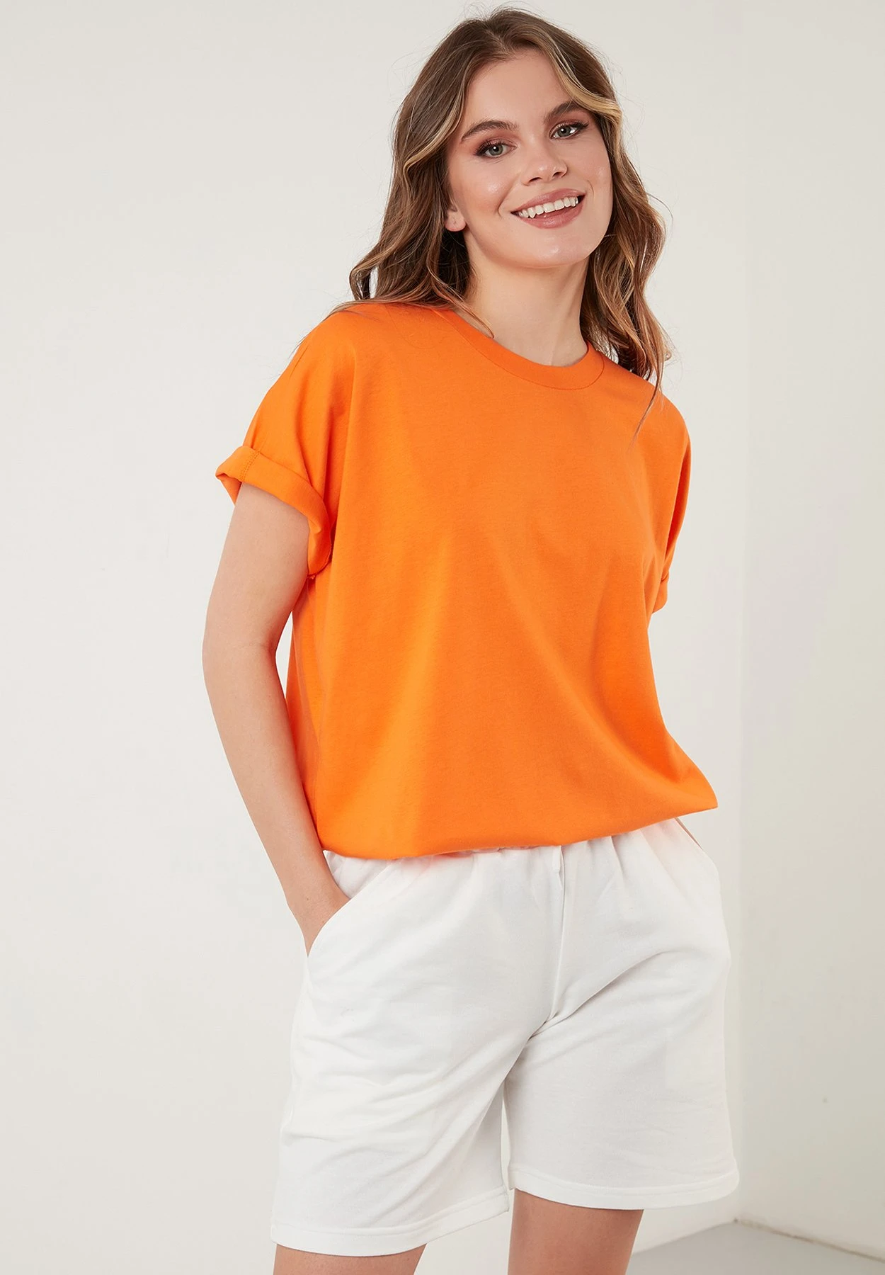 LELA Crew Neck- Camiseta Básica - Orange Color - Imagen 6
