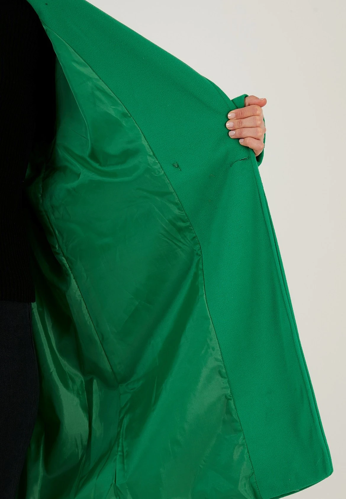 LELA Loose Fit - Abrigo Clásico - Benetton Color - Imagen 4