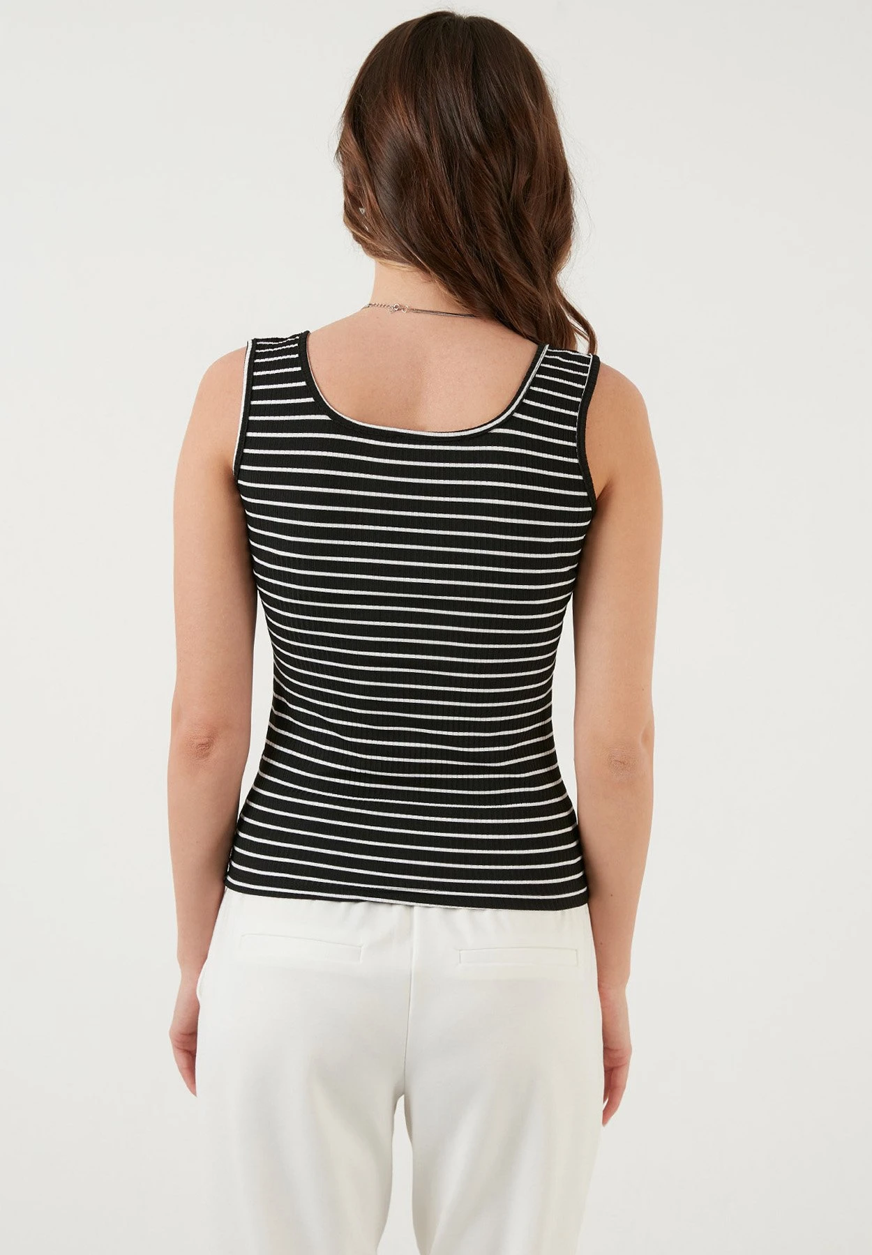 LELA Top - Black - Imagen 3