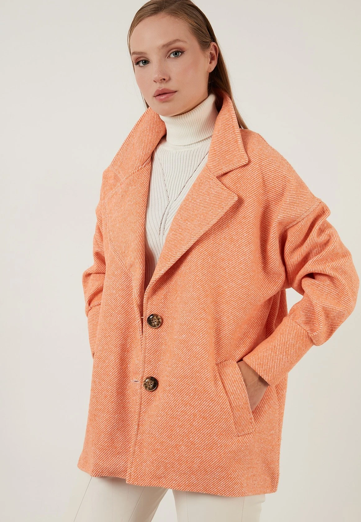 LELA Loose Fit - Abrigo Corto - Orange - Imagen 5