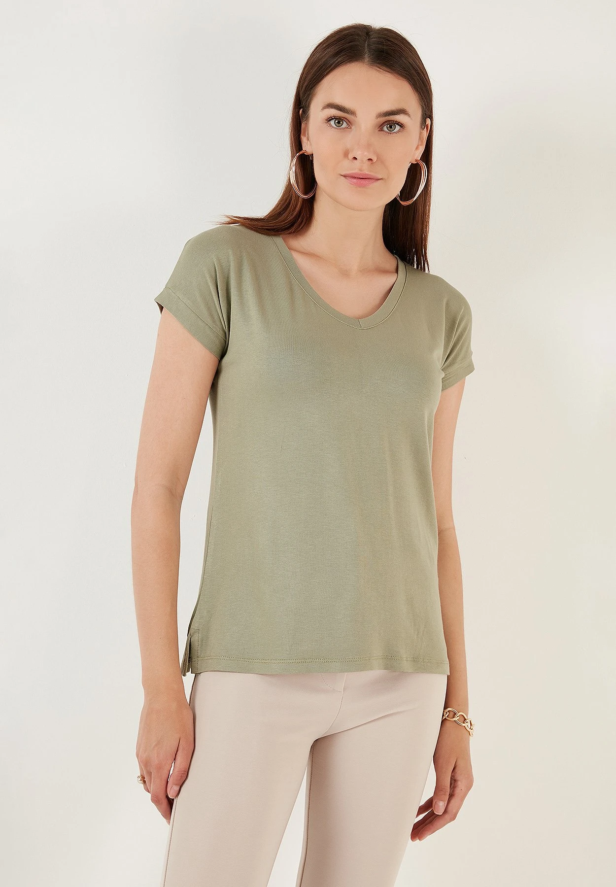 LELA V Neck- Camiseta Básica - Olive