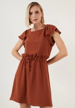 LELA Regular Fit - Vestido Informal - Brick Red