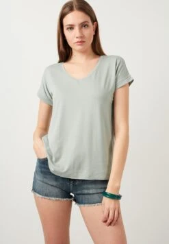 LELA V Neck- Camiseta Básica - Almond Green