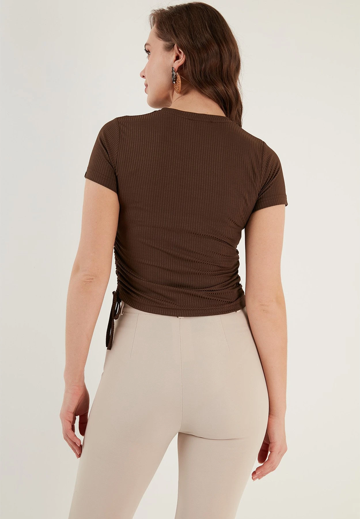LELA Slim Fit - Blusa - Brown - Imagen 3
