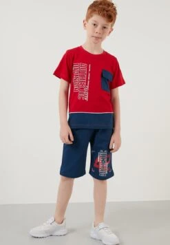LELA Regular Fit Shorts And T-Shirt - Chándal - Red/Dark Blue