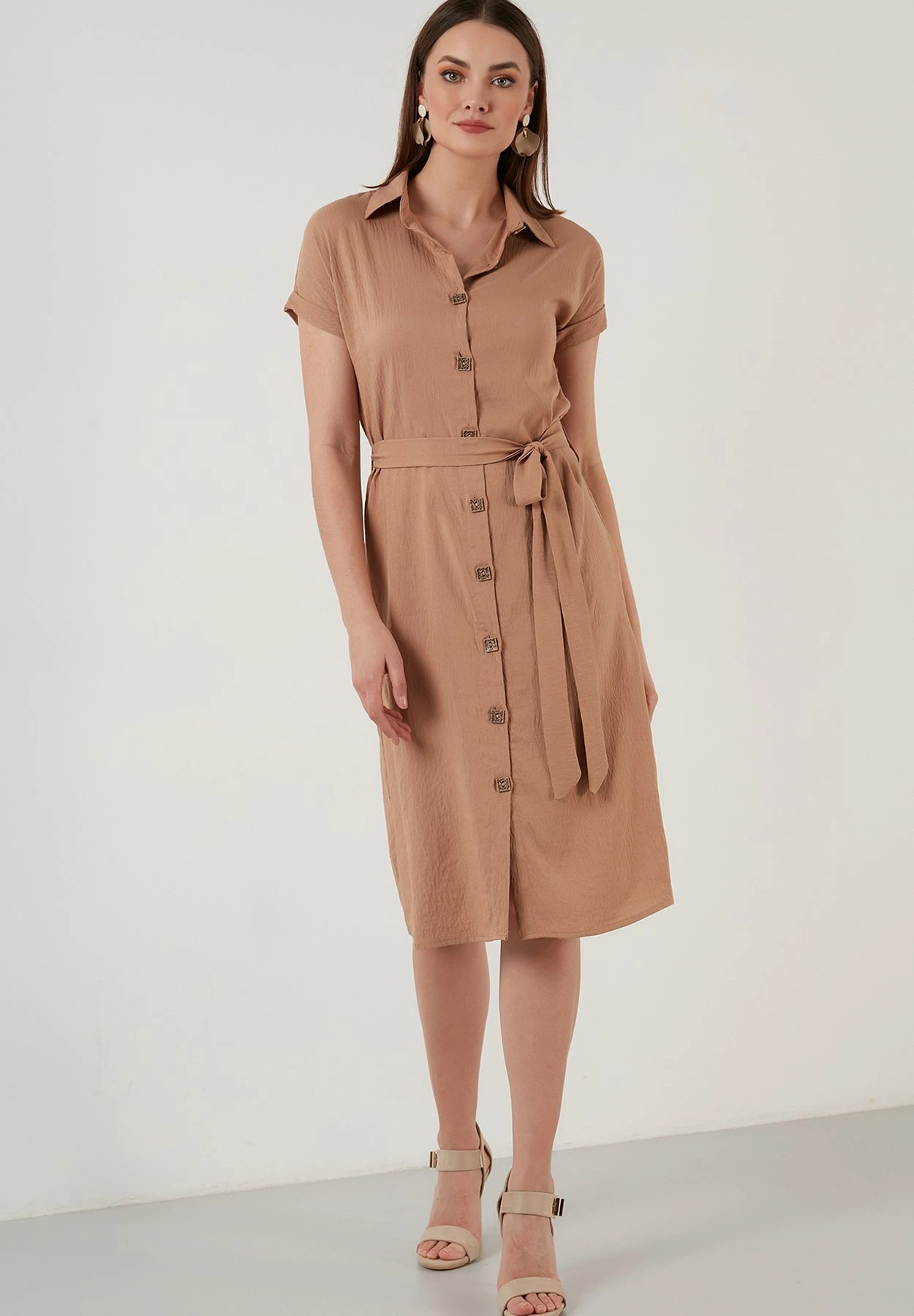 LELA Regular Fit - Vestido Camisero - Mink Color