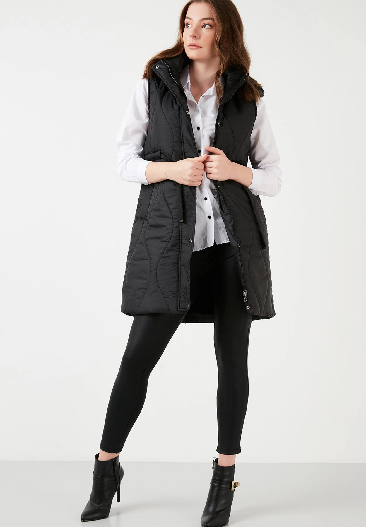 LELA Regular Fit - Chaleco - Black - Imagen 2