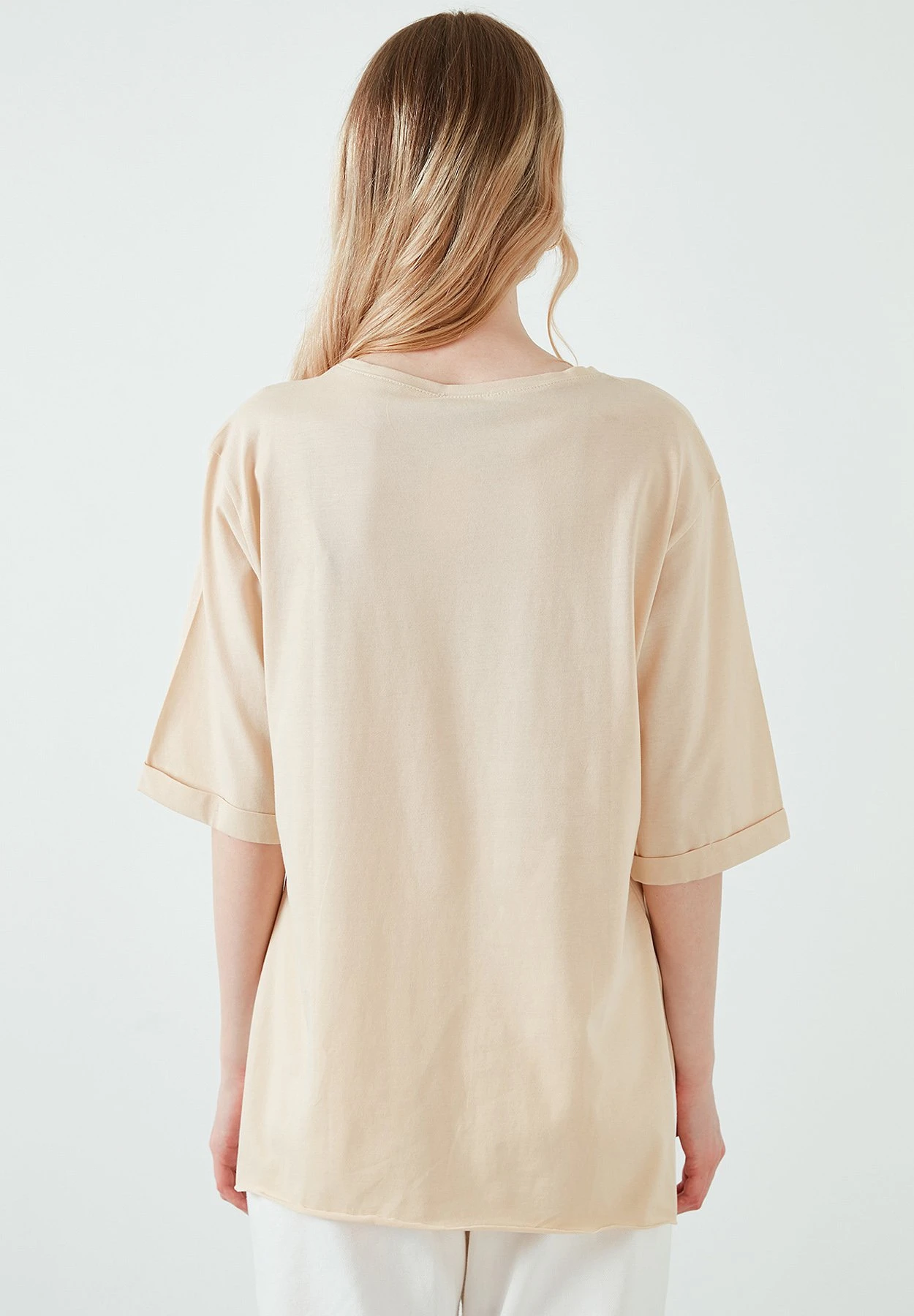 LELA Loose Fit - Camiseta Estampada - Stone Colored - Imagen 2