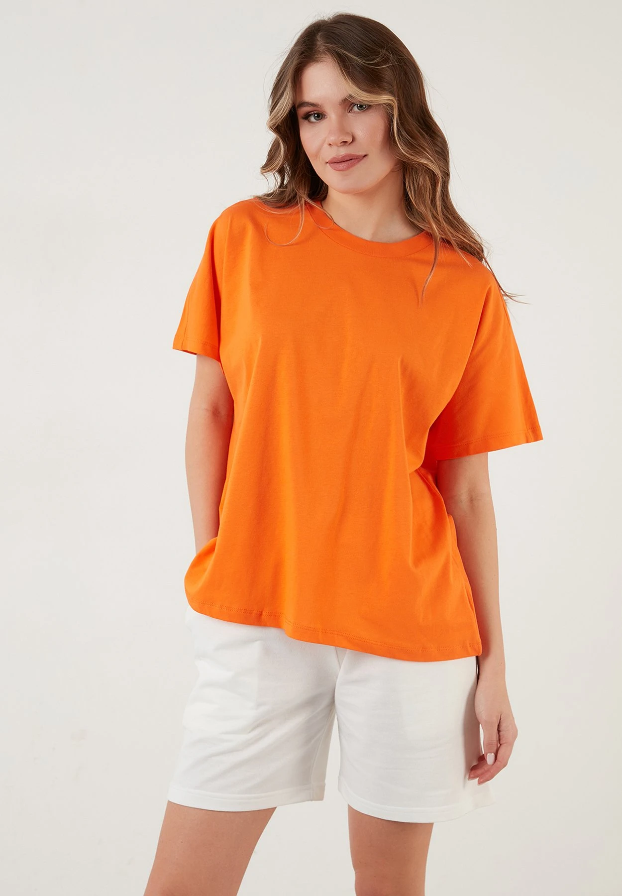 LELA Crew Neck- Camiseta Básica - Orange Color