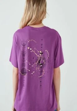 LELA Camiseta Estampada - Purple