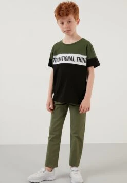 LELA Regular Fit - Camiseta Estampada - Khaki