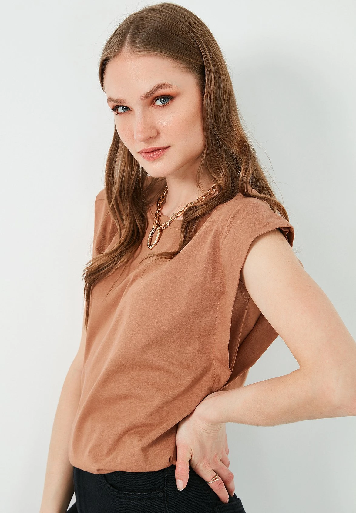 LELA Crew Neck - Camiseta Básica - Snuff Coloured - Imagen 3