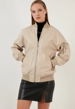 LELA Loose Fit - Chaqueta De Cuero Sintético - Stone